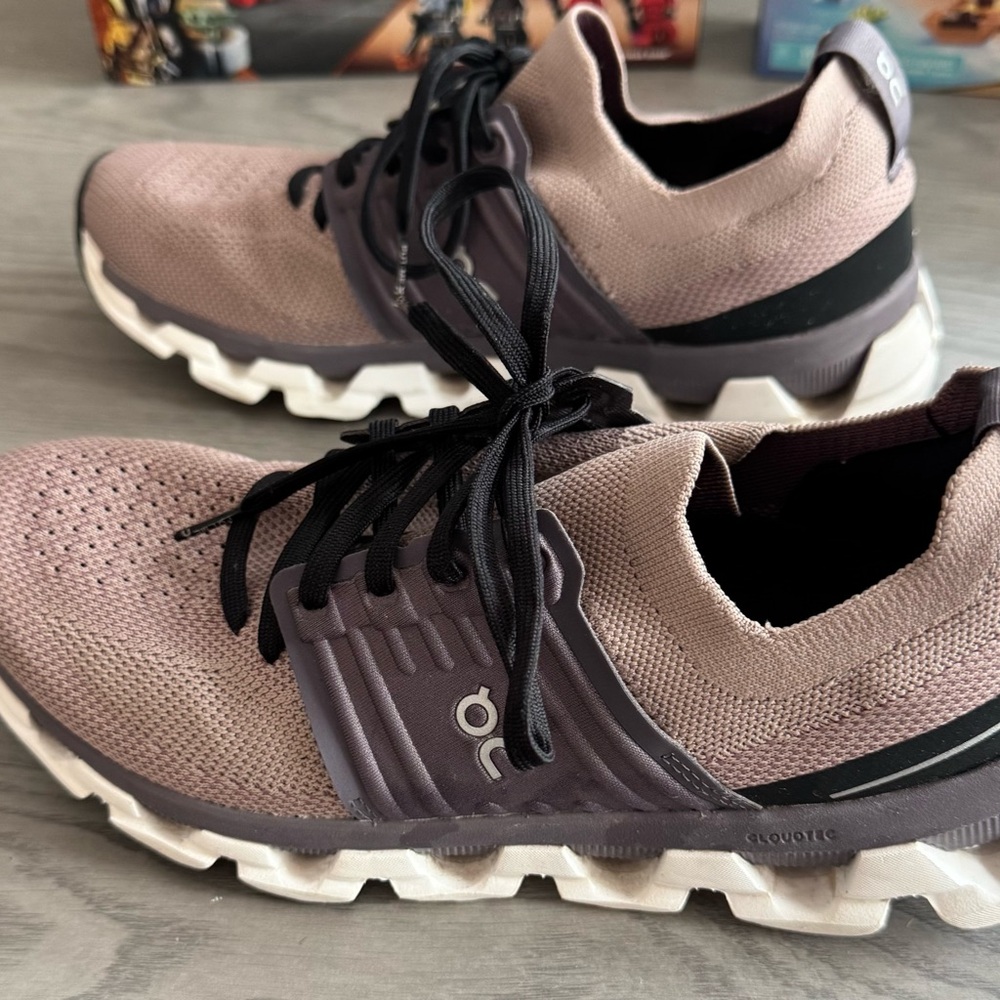ON Women's Mauve Sneakers